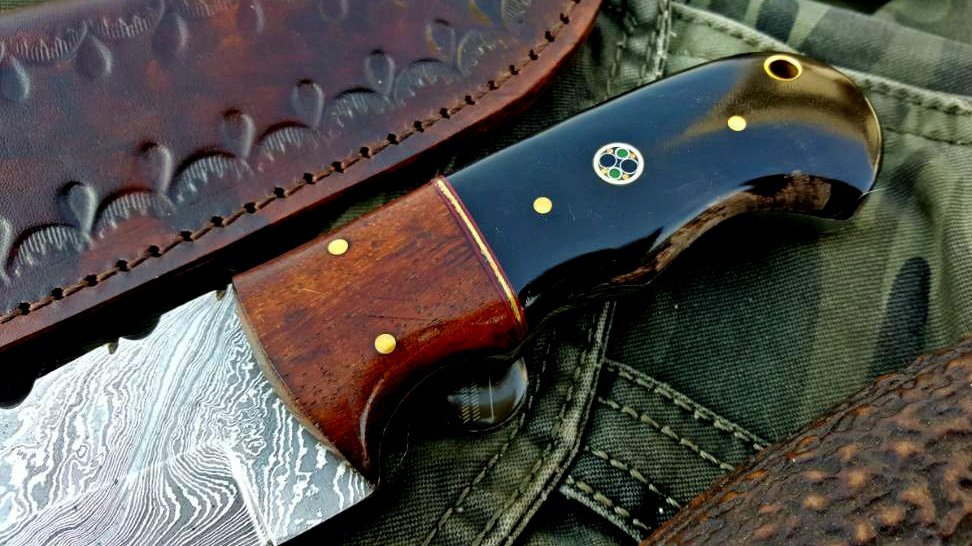 Premium Custom Damascus Steel Hunting and Skinning Knife - Korvel