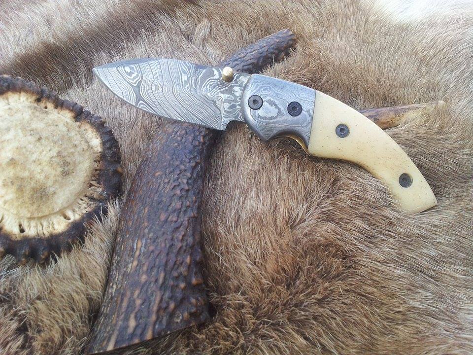 Premium Damascus Steel Folding Pocket Knife with Elegant Bone Handle - Korvel