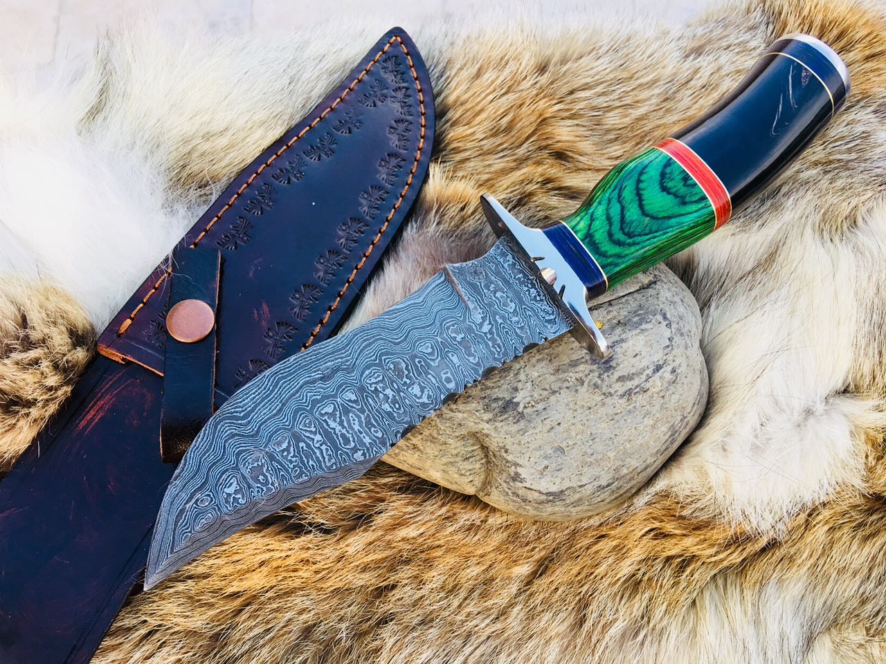 Artisan Crafted Damascus Steel Hunting Knife for Outdoor Adventures - Korvel
