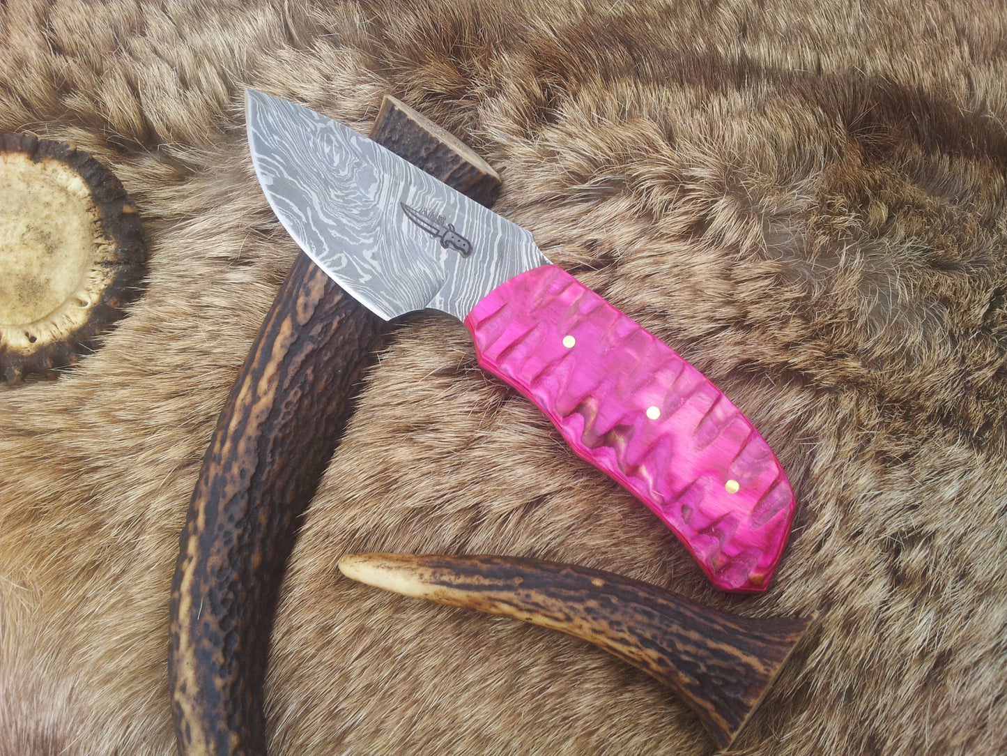 Vibrant Pink Pakka Wood Damascus Steel Skinning Knife – 7-Inch Precision Tool - Korvel