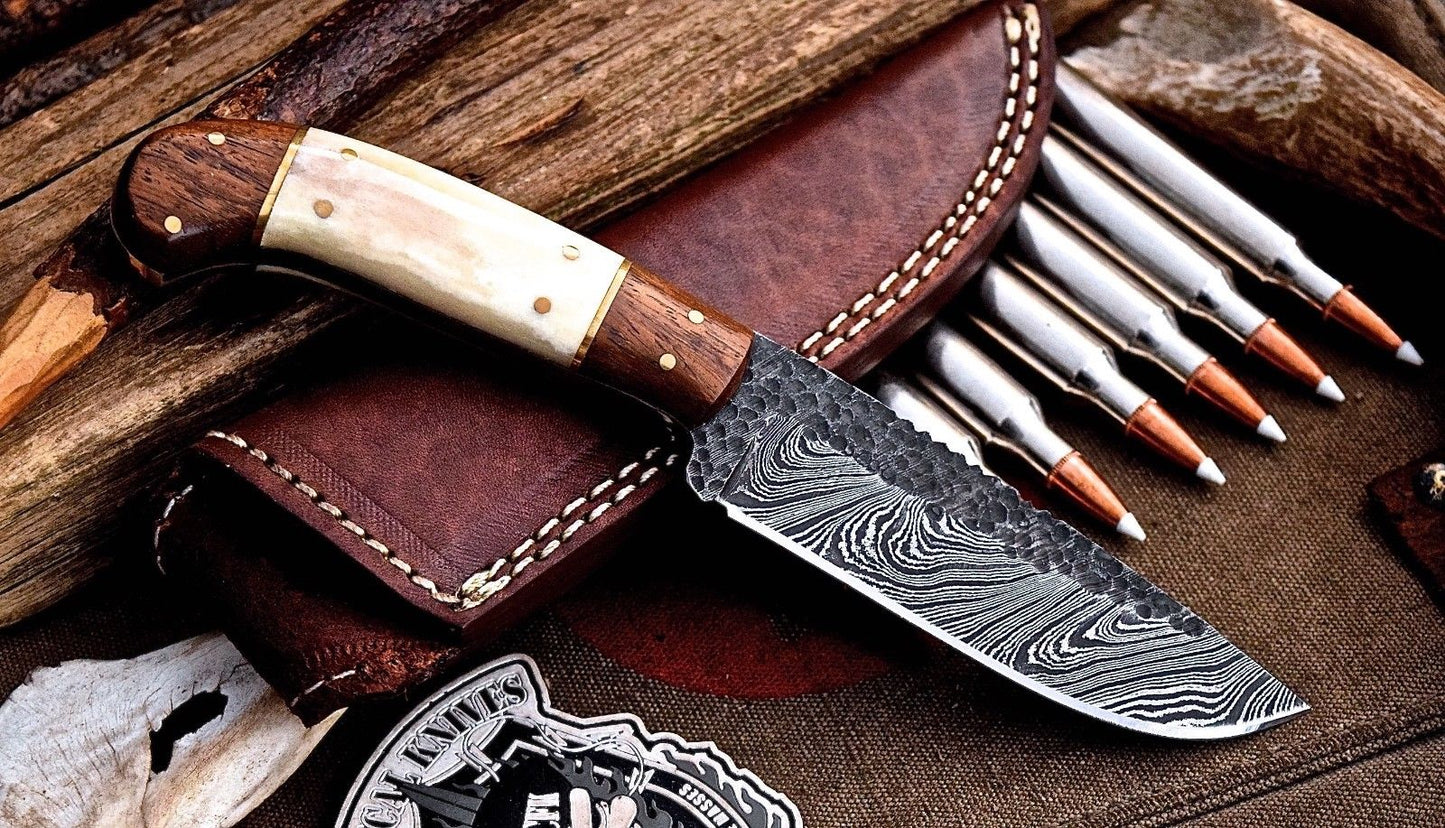 Artisan Custom Hunting Knife with Exquisite Damascus Steel Blade - Korvel