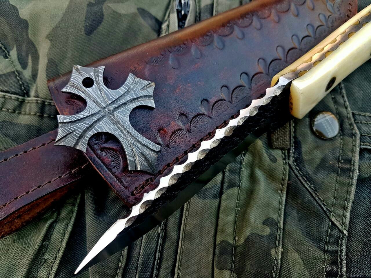 Premium Handcrafted 1095 High Carbon Steel Hunting and Skinning Knife - Korvel