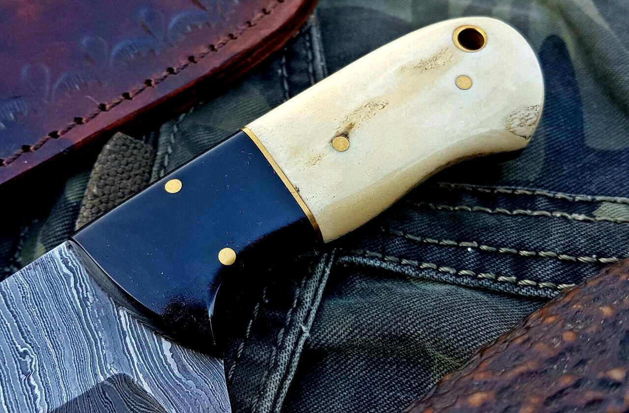 Premium Custom Damascus Steel Skinner Knife for Outdoor Adventures - Korvel