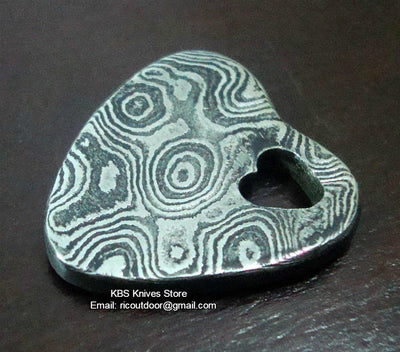 Exquisite Damascus Steel Heart Pendant - Korvel