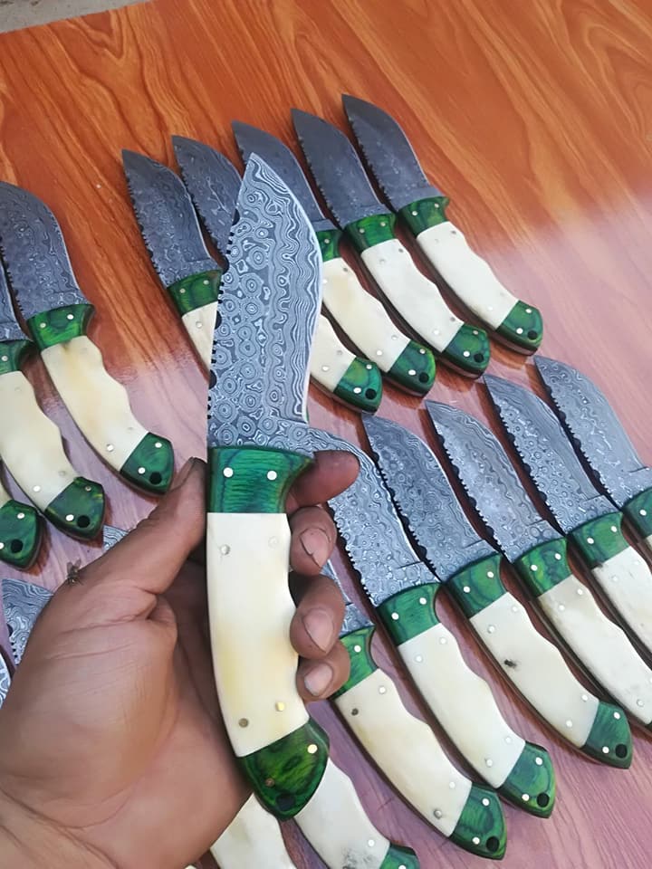 Exquisite Custom Raindrop Damascus Steel Hunting and Skinning Knife - Korvel