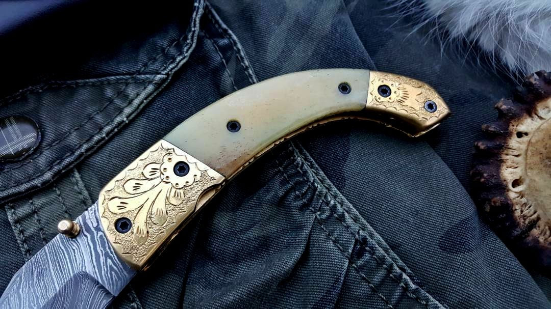 Exquisite Handmade Damascus Steel Folding Knife for Collectors - Korvel