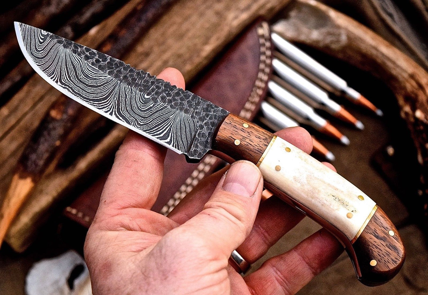 Artisan Custom Hunting Knife with Exquisite Damascus Steel Blade - Korvel