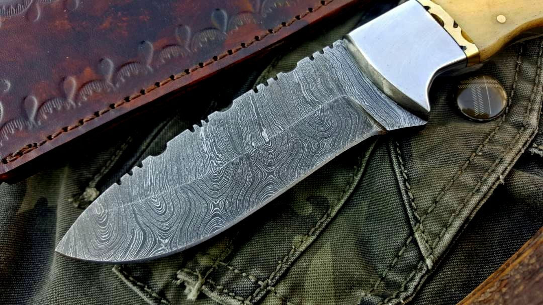 Premium Custom Damascus Steel Hunting and Skinning Knife - Korvel