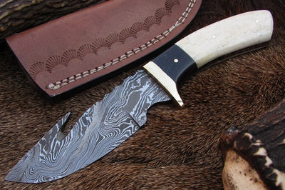 Premium Hunter's Guthook Knife - Handcrafted Damascus Steel with Exotic Handle - Korvel