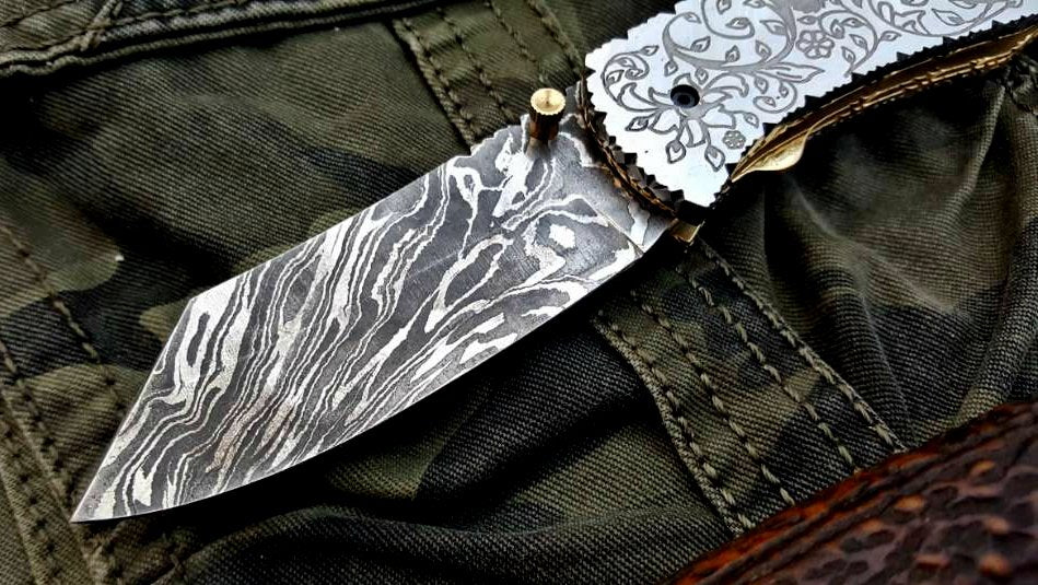 Artisan Crafted Damascus Steel Folding Pocket Knife - Korvel