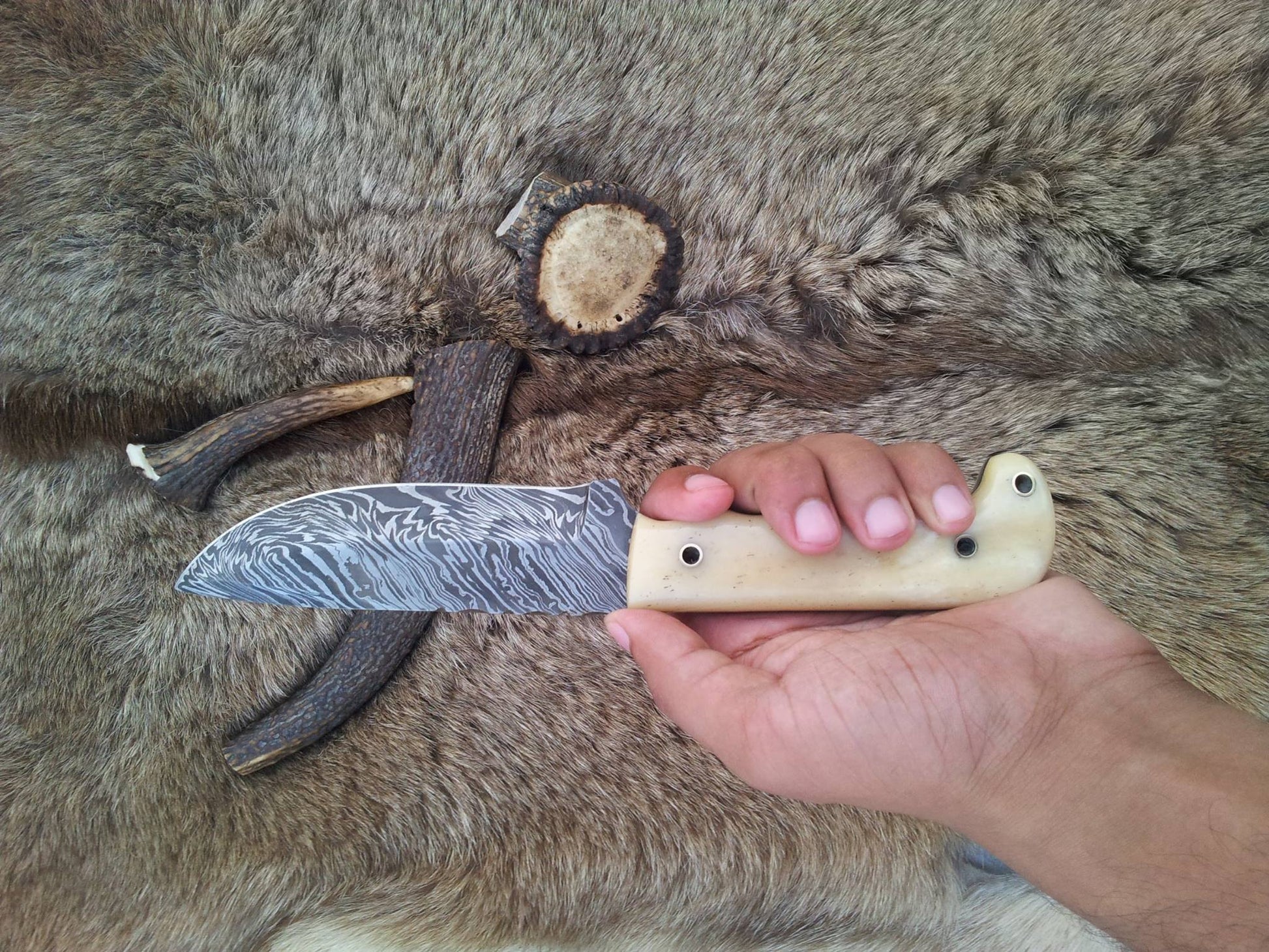 The Wilderness Edge: Premium Custom Damascus Steel Hunting Knife | Bone Grip | 10-Inch | KBS Knives - Korvel