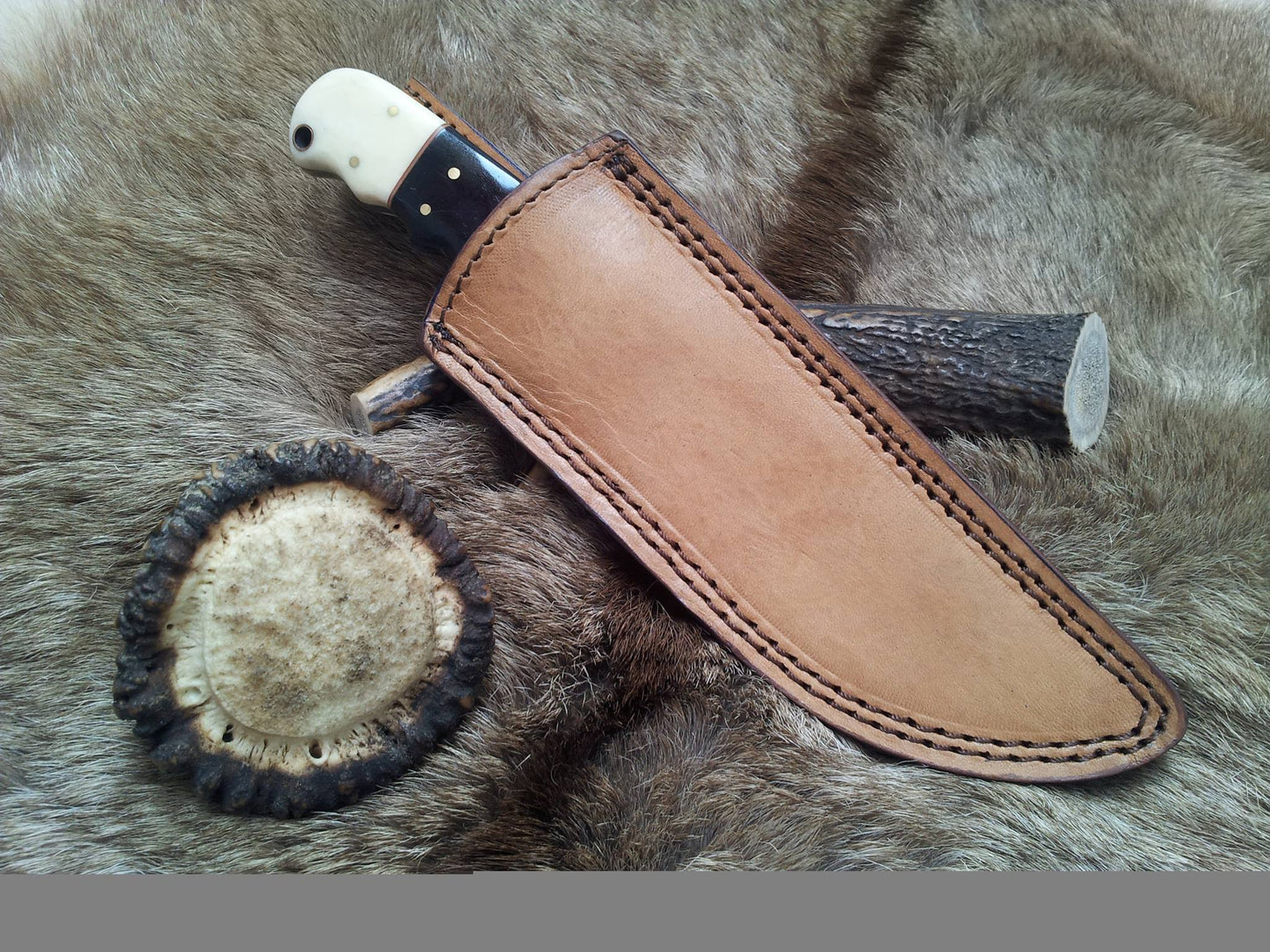 Exquisite Handmade Damascus Steel Knife - Korvel