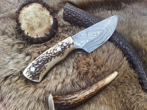 Handcrafted Damascus Steel Deer Skinning Knife with Unique Antler Handle – 7 Inch Precision Blade - Korvel