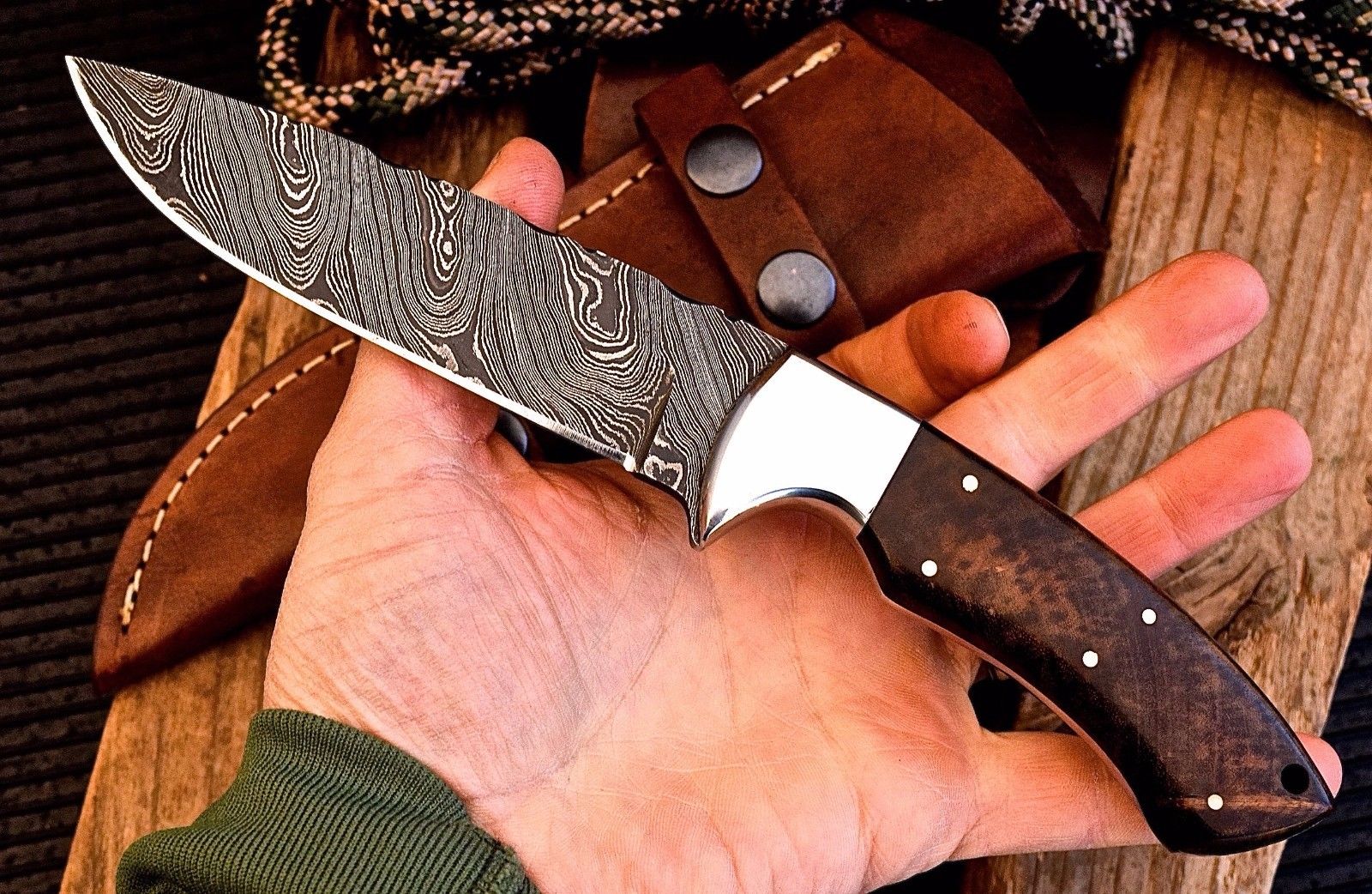 Premium Custom Damascus Steel Hunting Knife with Elegant Rosewood Handle - Korvel