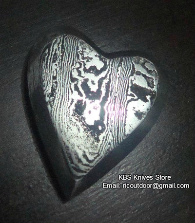 Exquisite Damascus Steel Heart Pendant - Korvel