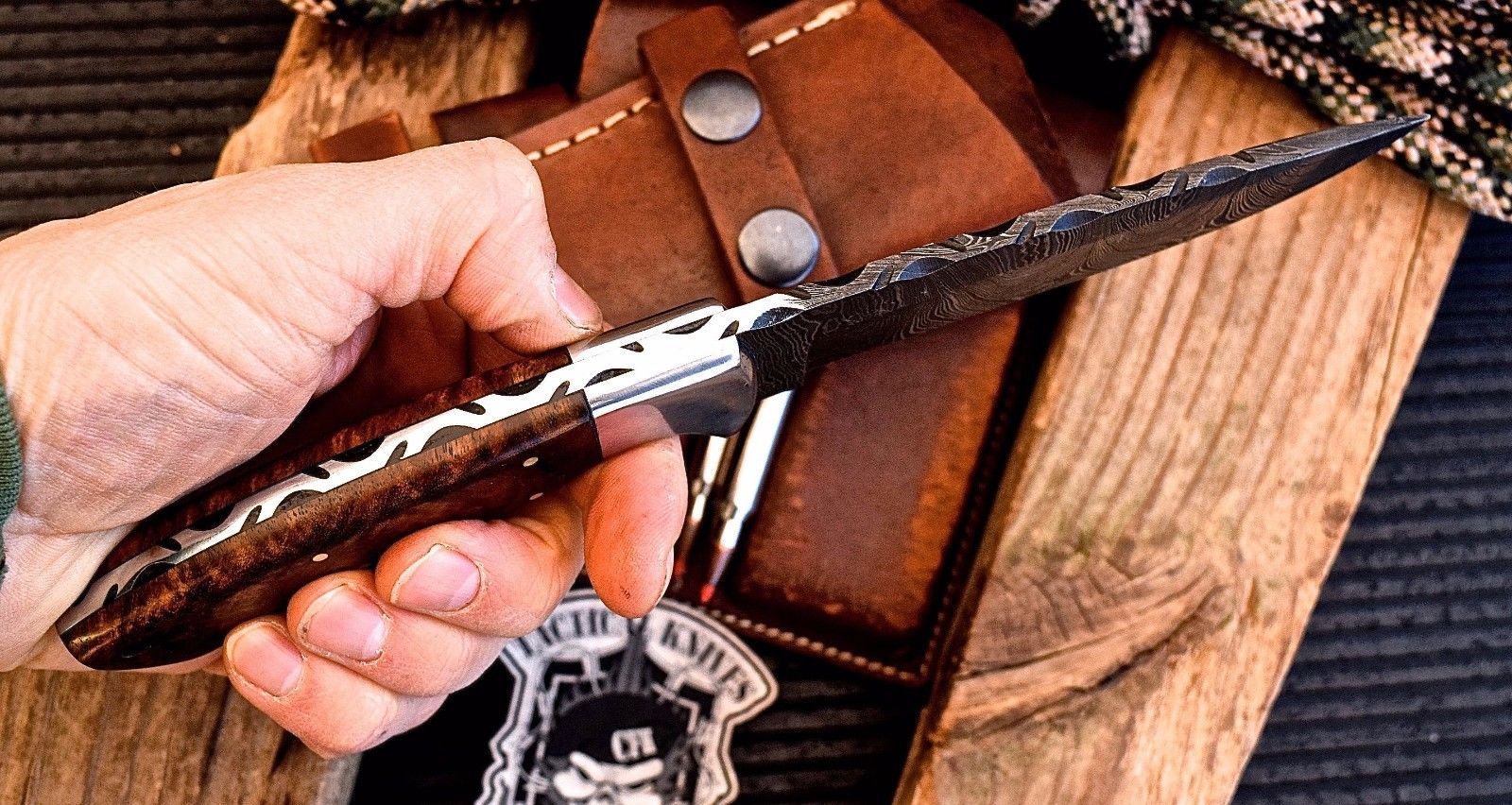 Premium Custom Damascus Steel Hunting Knife with Elegant Rosewood Handle - Korvel