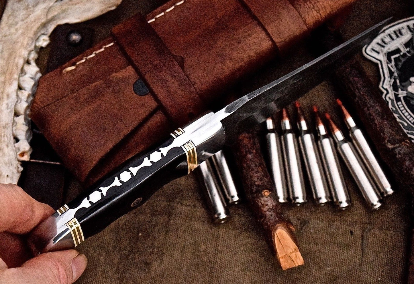 Premium Custom Deer Hunting Knife with Exquisite Damascus Steel Blade - Korvel