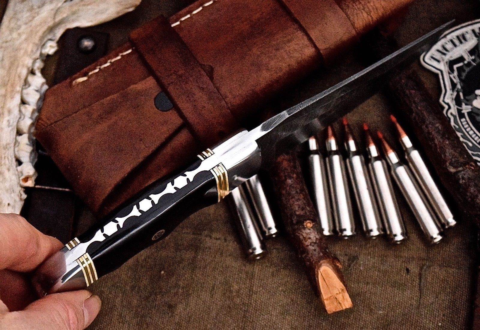 Premium Custom Deer Hunting Knife with Exquisite Damascus Steel Blade - Korvel