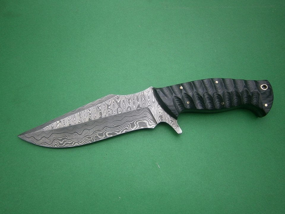 Premium Full Tang Damascus Steel Hunting and Skinning Knife - Korvel