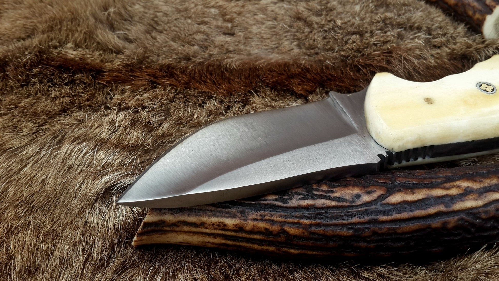 Premium D2 Steel Deer Skinning Knife – 6.5 Inch Compact Design with Bone Grip - Korvel