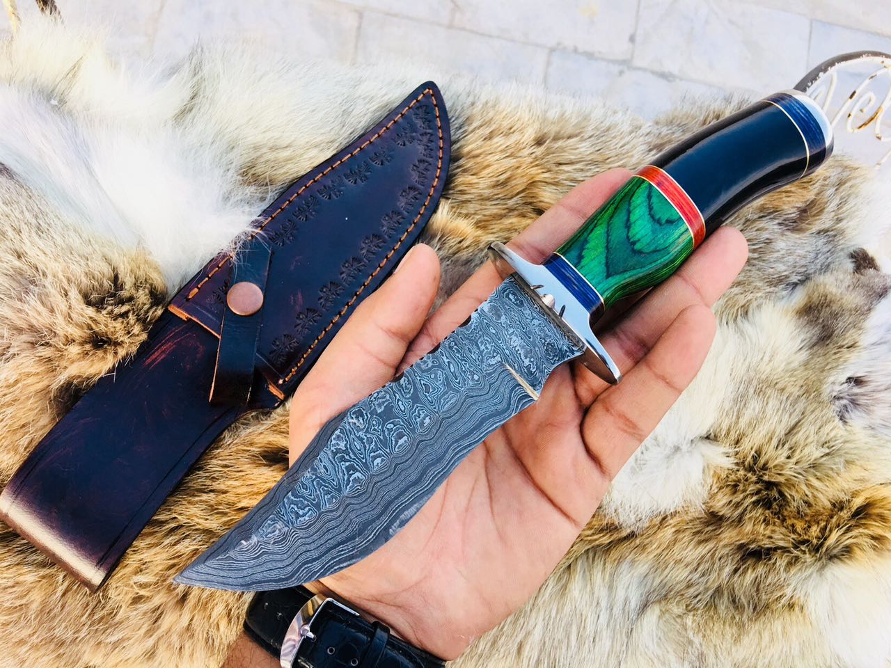 Artisan Crafted Damascus Steel Hunting Knife for Outdoor Adventures - Korvel