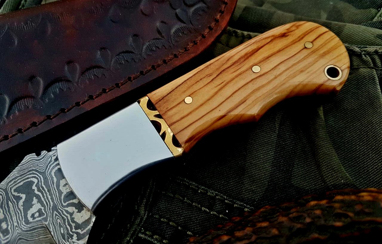Artisan Crafted Damascus Steel Hunting and Skinning Knife - Korvel