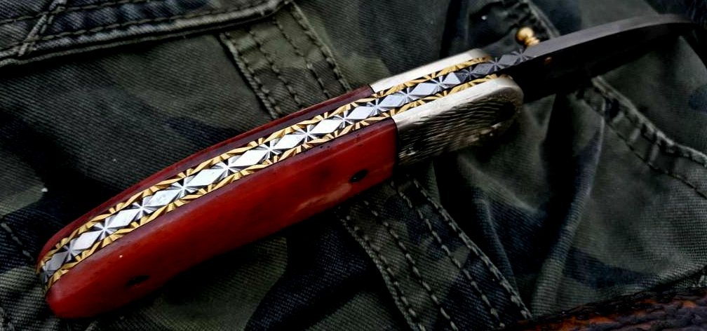 Artisan Crafted Damascus Steel Folding Pocket Knife - Korvel