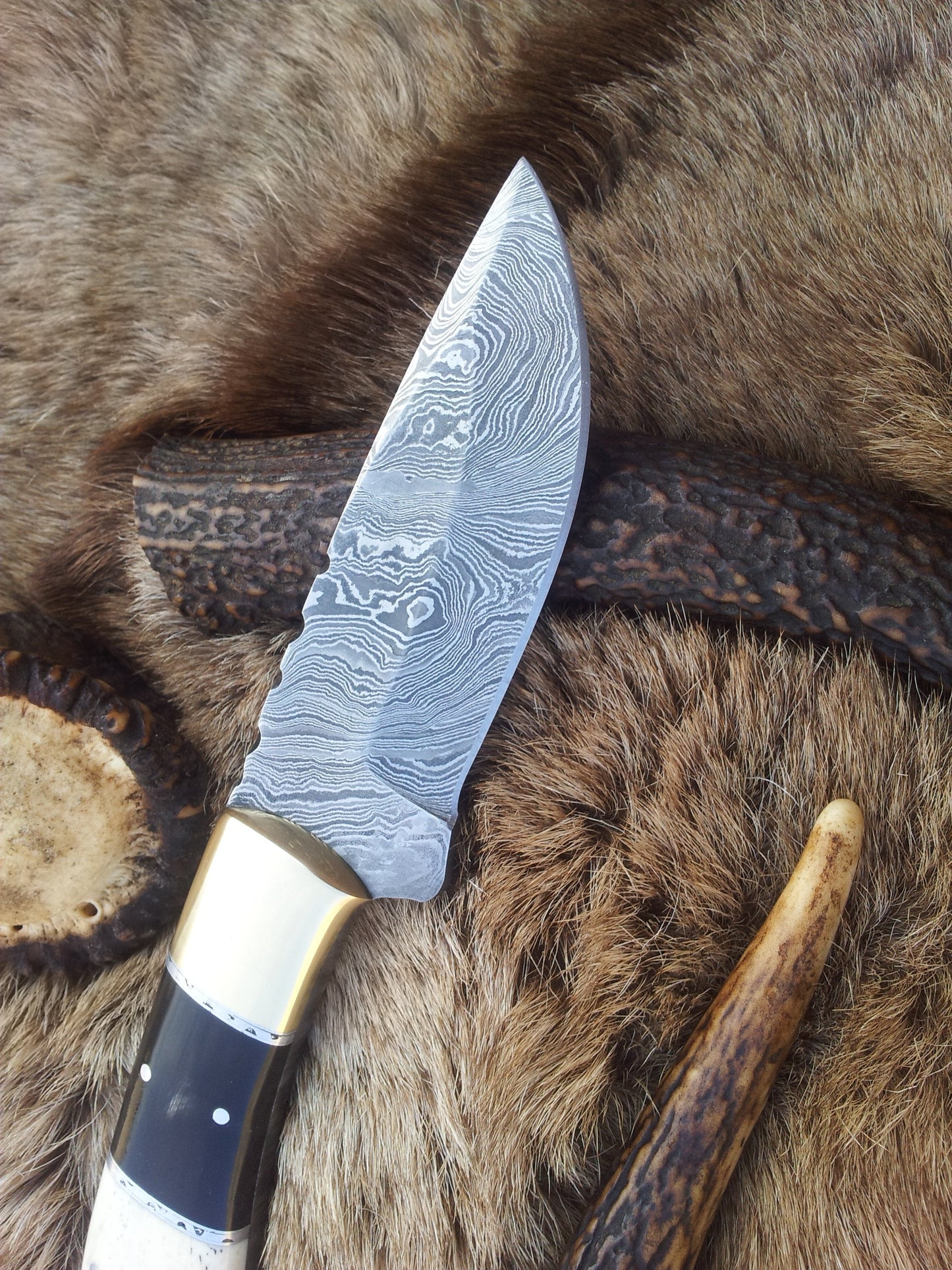 Exquisite Handmade Damascus Steel Knife - Korvel