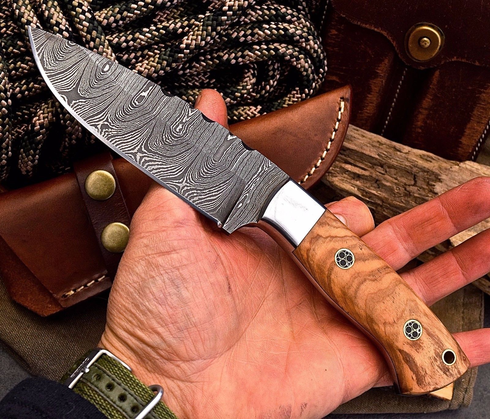 Premium Damascus Steel Hunting Knife with Olive Wood Handle - Korvel