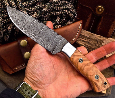 Premium Damascus Steel Hunting Knife with Olive Wood Handle - Korvel