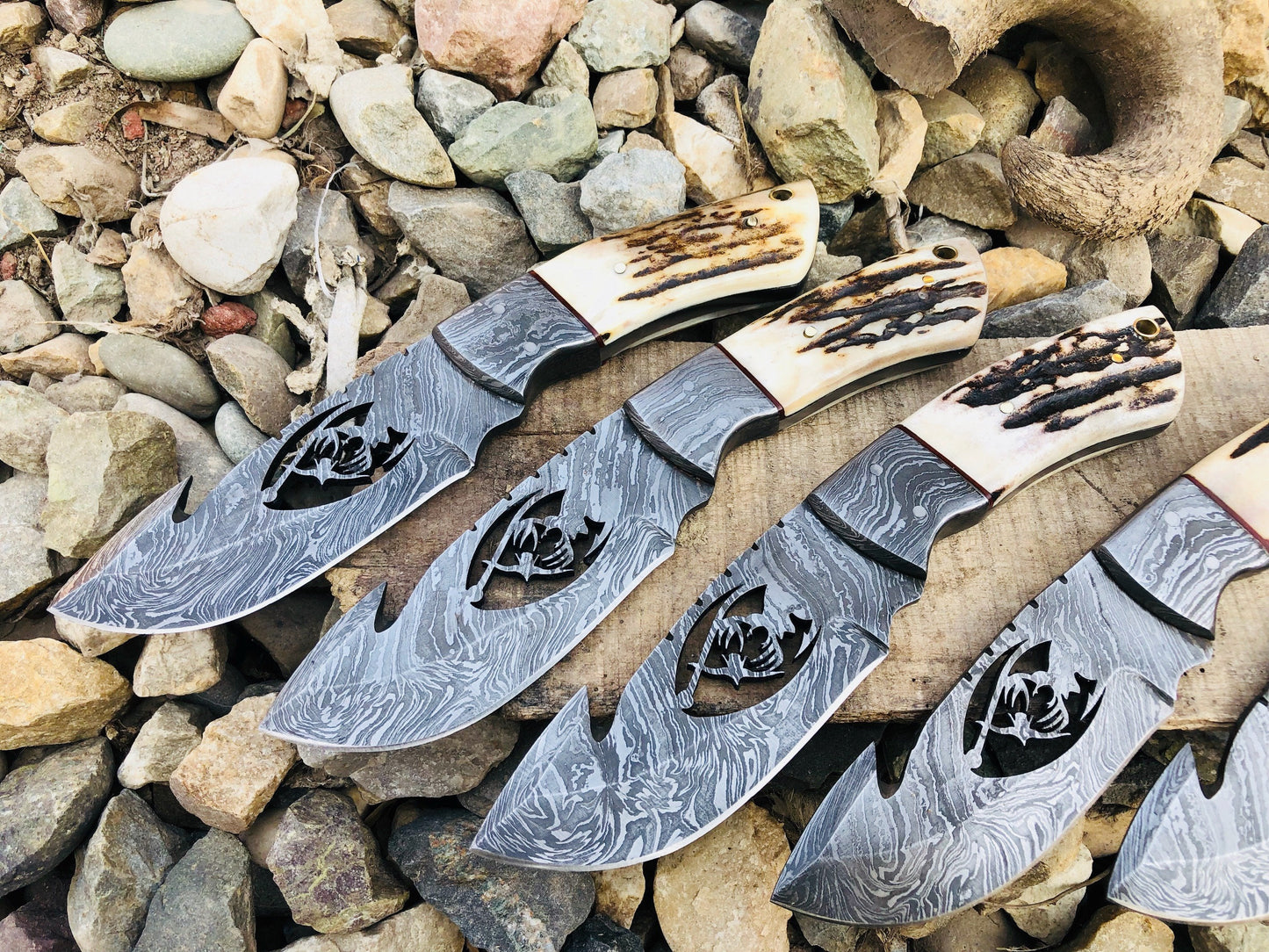 Artisan Crafted Damascus Steel Guthook Knives - Korvel