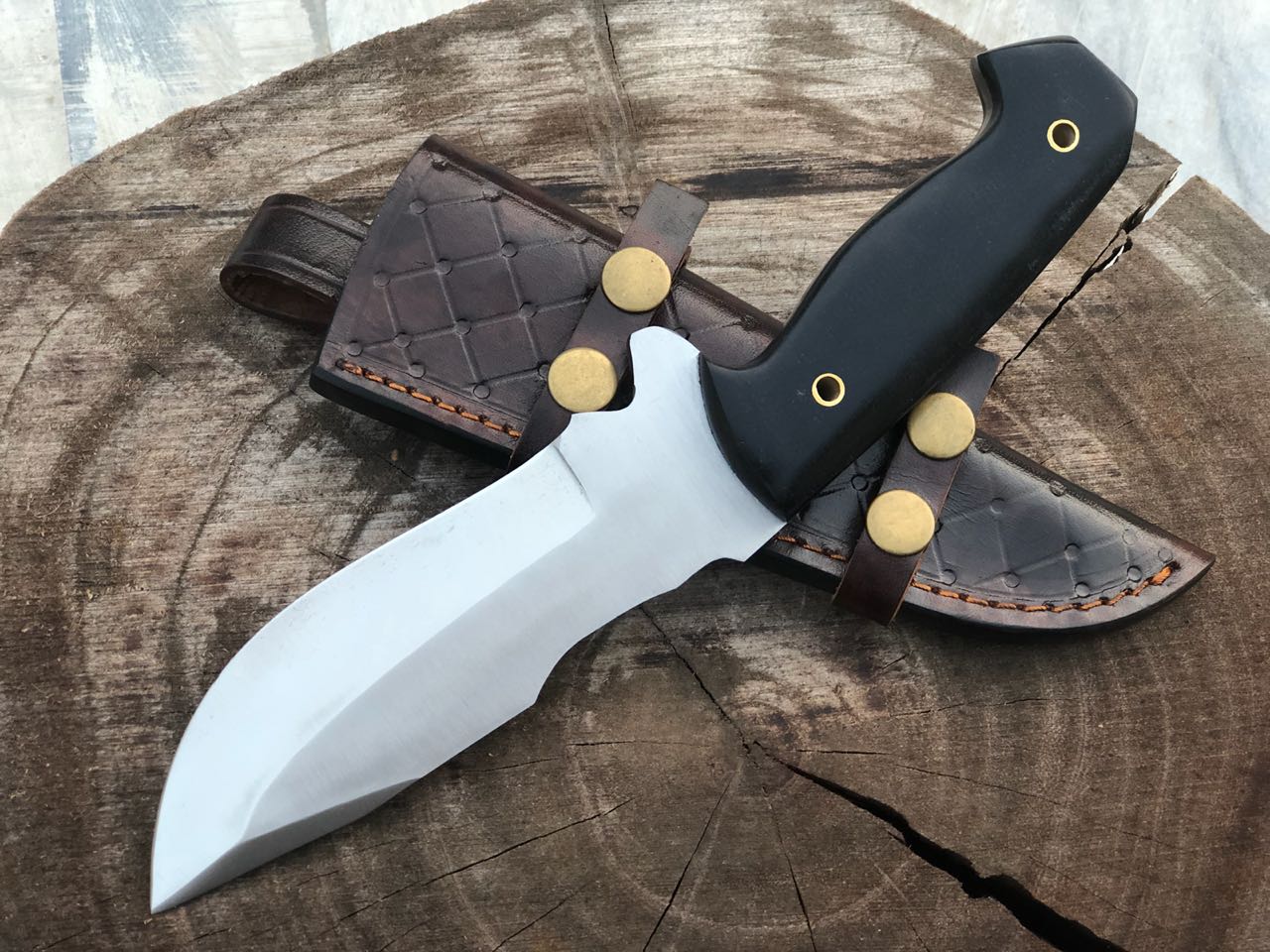 Premium Full Tang Custom D2 Steel Hunting and Camping Knife - Korvel