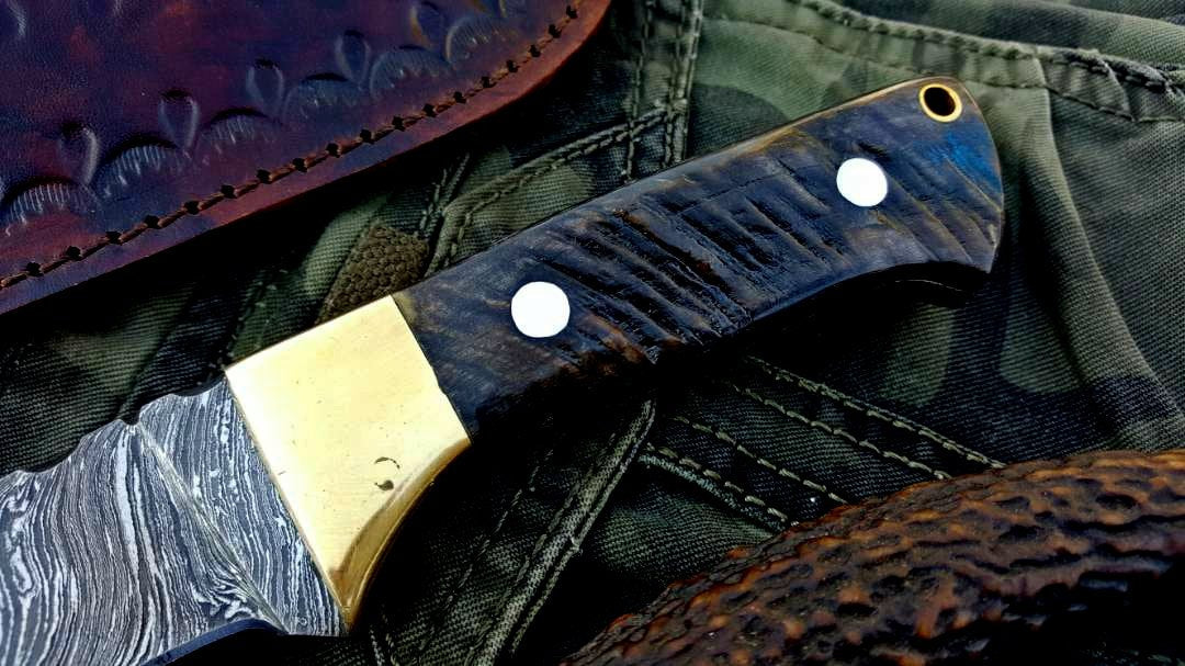 Artisan Crafted Damascus Steel Skinner Knife with Sheep Horn Handle - Korvel