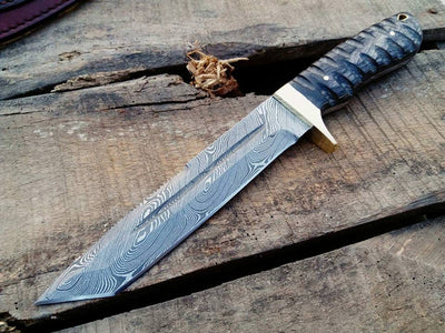 Premium Tanto Hunting Knife with Damascus Steel Blade and Elegant Wood Handle - Korvel
