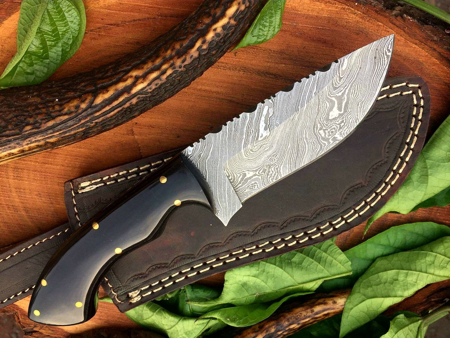 Premium Handmade Damascus Steel Hunting and Skinning Knife - Korvel