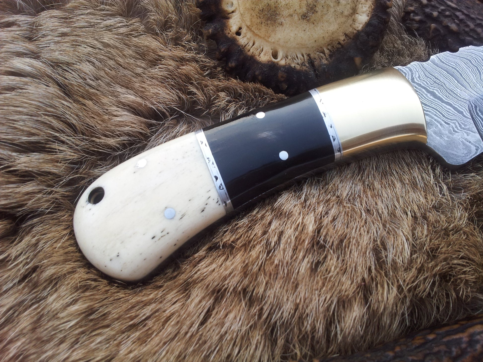 Exquisite Handmade Damascus Steel Knife - Korvel