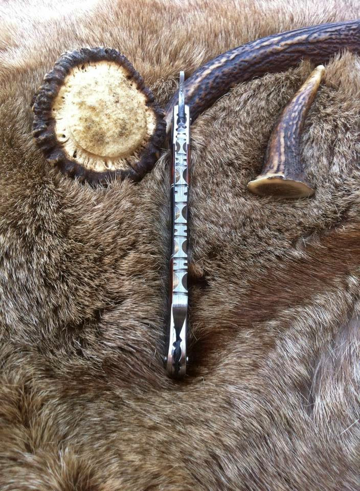 Exquisite Antique Shaving Razor with Damascus Steel Blade and Luxurious Handle - Includes Elegant Leather Case - Korvel
