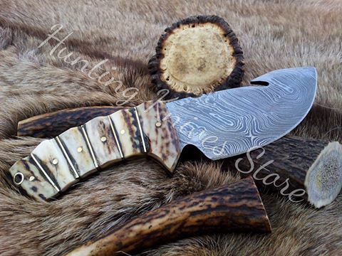 Premium Handmade Damascus Gut Hook Knife for Outdoor Enthusiasts - Korvel