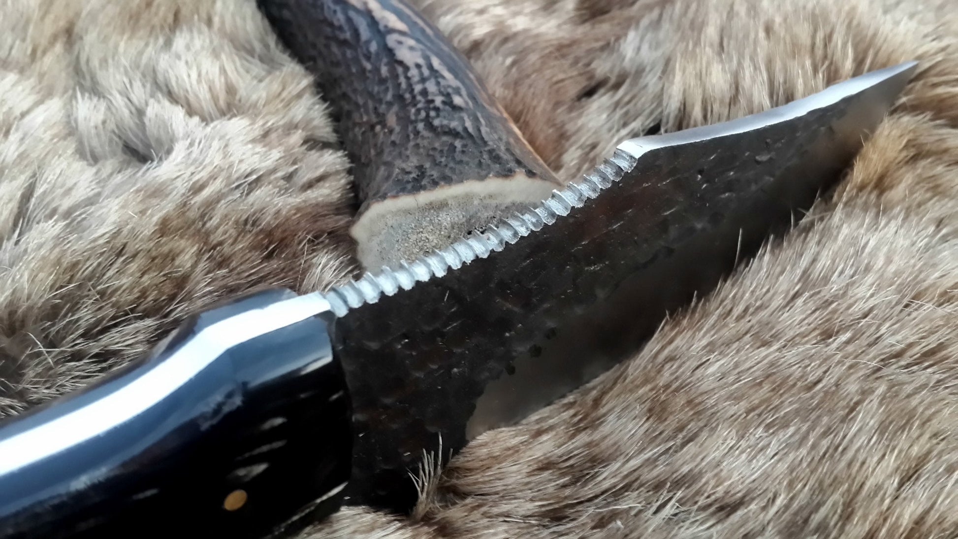 Premium Handcrafted High Carbon Steel Hunting Knife - Korvel