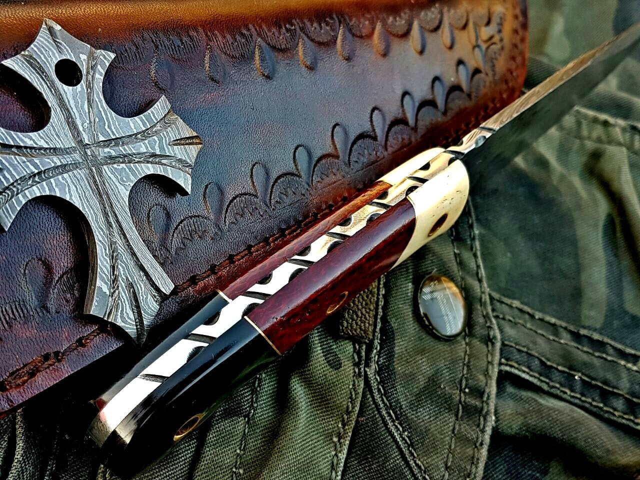 Premium Custom Damascus Steel Skinning Knife for Hunters - Korvel