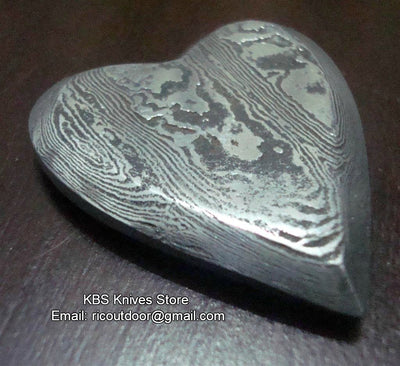 Exquisite Damascus Steel Heart Pendant - Korvel