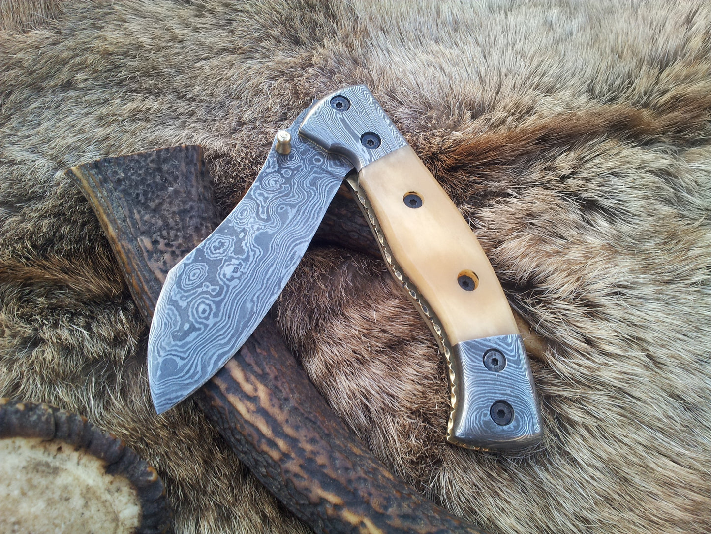 Elegant Damascus Steel Folding Pocket Knife with Bone Handle – BoneShaper - Korvel