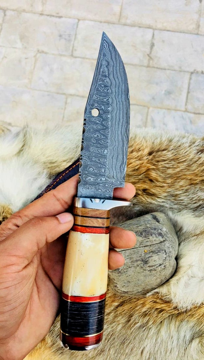 Artisan Crafted Damascus Steel Hunting and Skinning Knife - Korvel