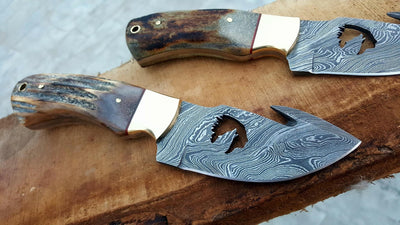 Artisan Crafted Deer Gut Hook Skinning Knife – Damascus Steel with Antler Handle - Korvel