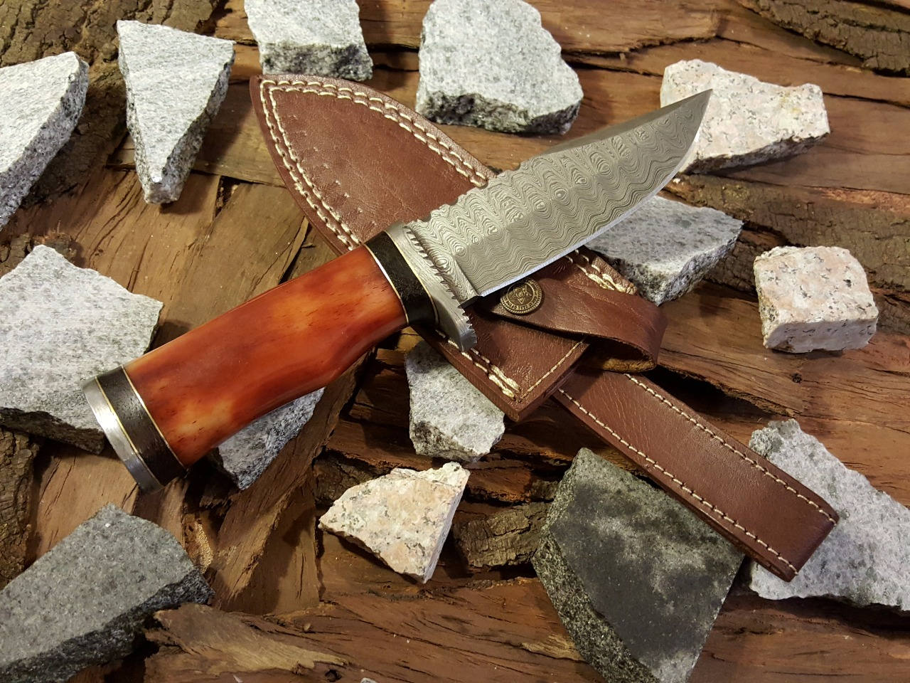 Artisan Crafted Damascus Steel Hunting Knife - Korvel