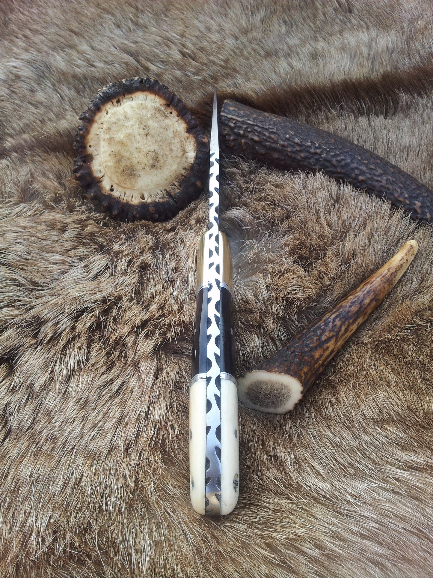 Exquisite Handmade Damascus Steel Knife - Korvel