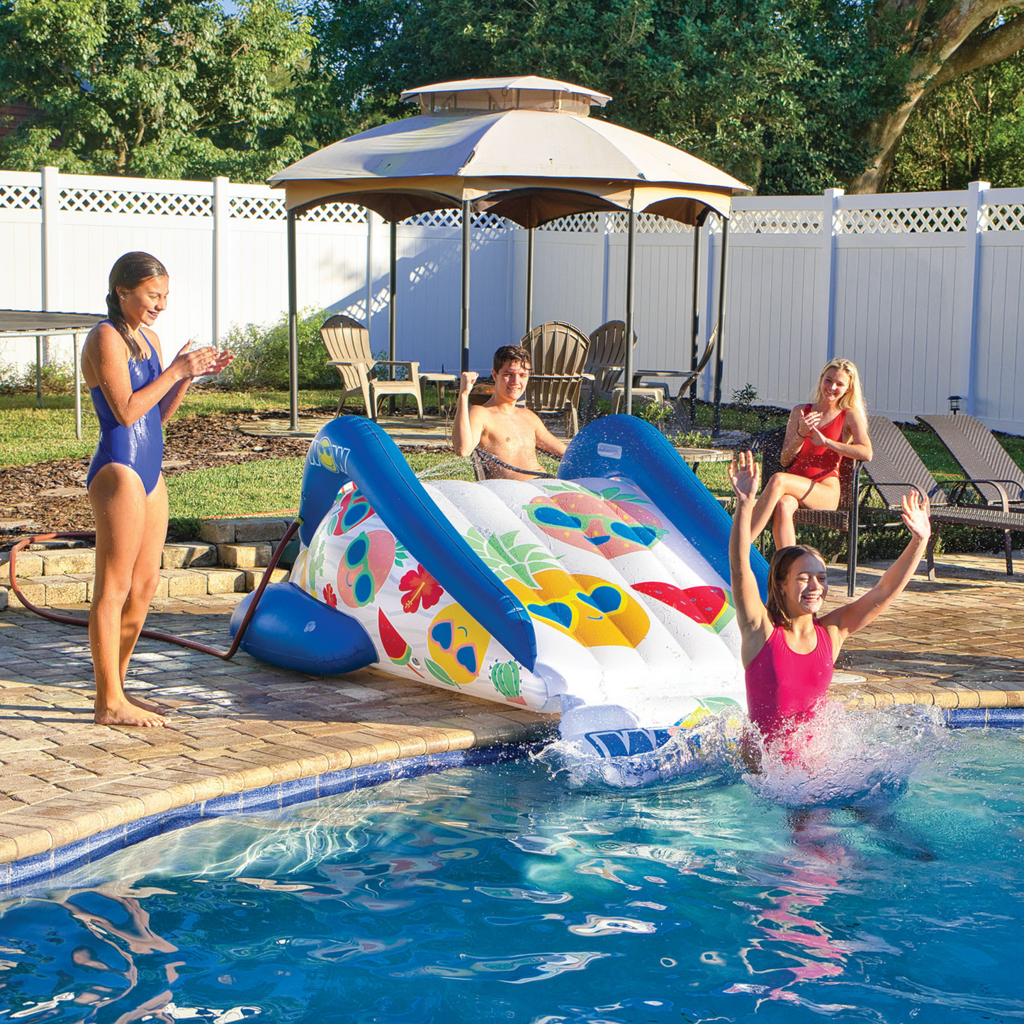 WOW Sports Fruit Fun Soaker Sprinkler Deslizador Inflable