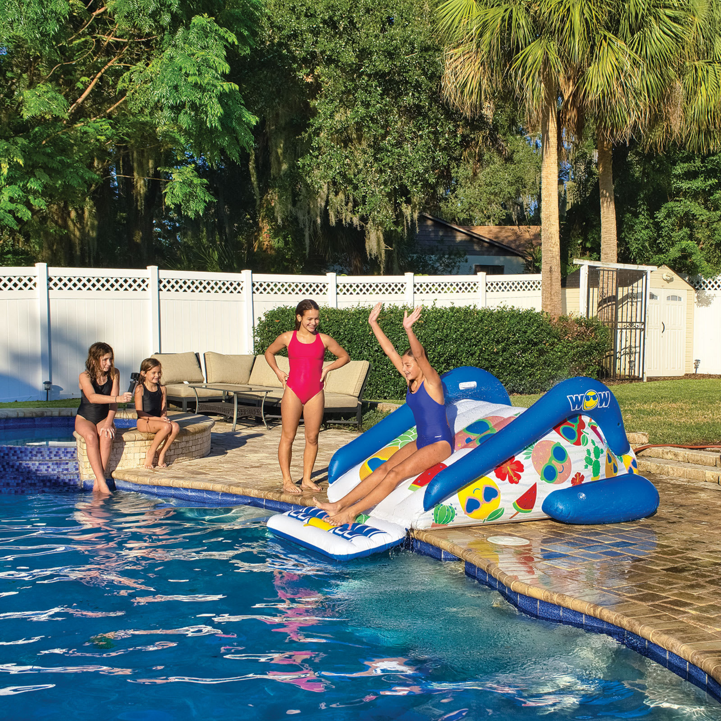 WOW Sports Fruit Fun Soaker Sprinkler Deslizador Inflable