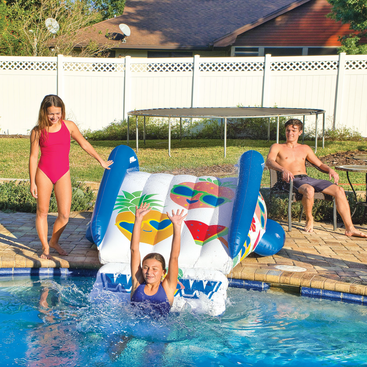 WOW Sports Fruit Fun Soaker Sprinkler Deslizador Inflable