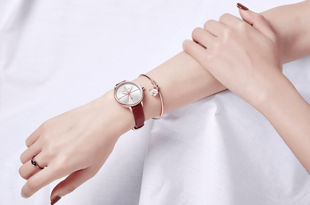 Montre de Luxe pour Femme avec Bracelet en Cuir et Boîtier en Acier